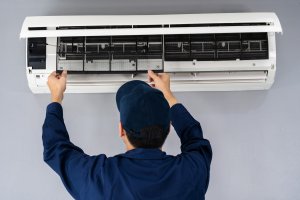 GMAO para el mantenimiento de edificios - arreglar aire acondicionado
