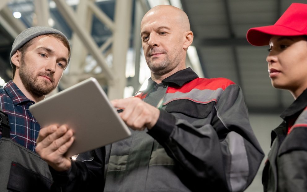 software gmao - grupo de operarios