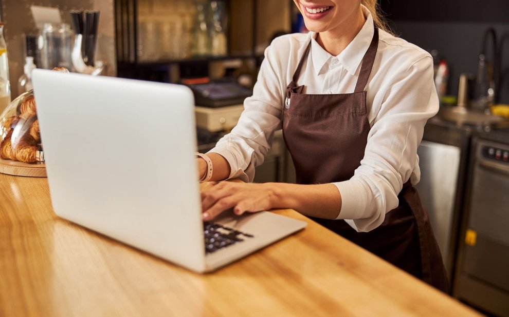 GMAO para cadenas de restaurantes - ordenador ayuda