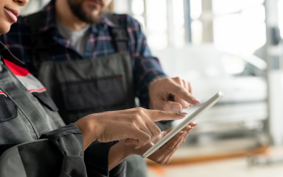 GMAO - compañeros indicando