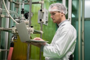 GMAO en la industria alimentaria - técnico ordenador