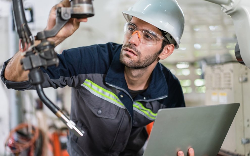 mantenimiento periódico de activos - robot