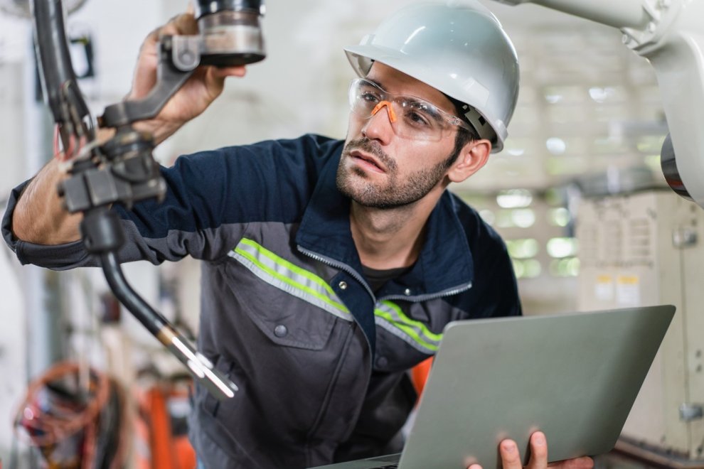 mantenimiento periódico de activos - robot